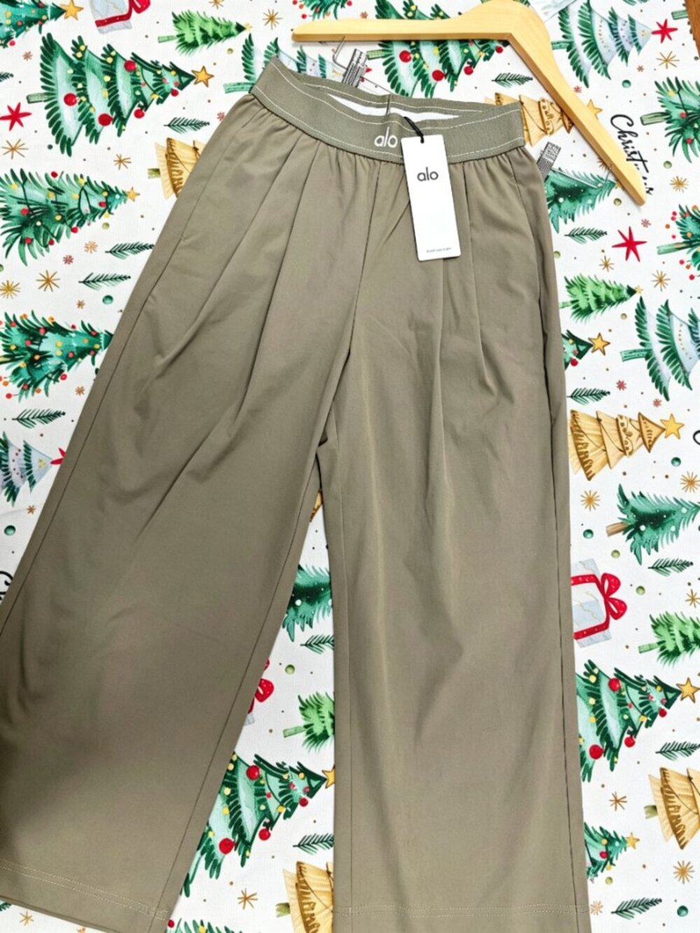 NWT ALO Yoga Suit Up Trouser🎎Olive Regular 30" Inseam Relaxed Pants🎊 - Picture 2 of 7